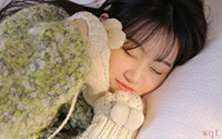 温柔而雅甜美女孩居家清新写真(9)