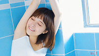 短发少女浴室清新性感写真(9)