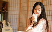 养眼小清新恬静美女文艺长发写真(9)